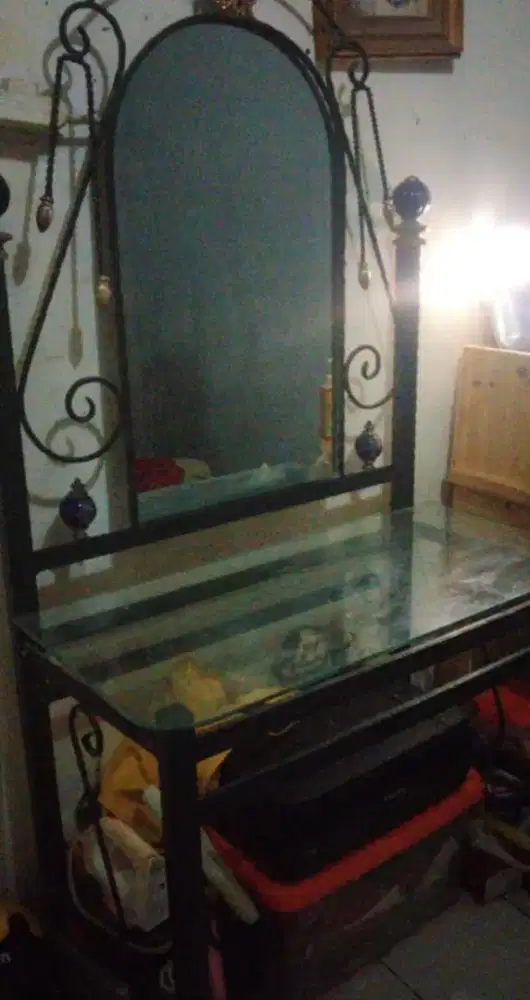 meja rias besii