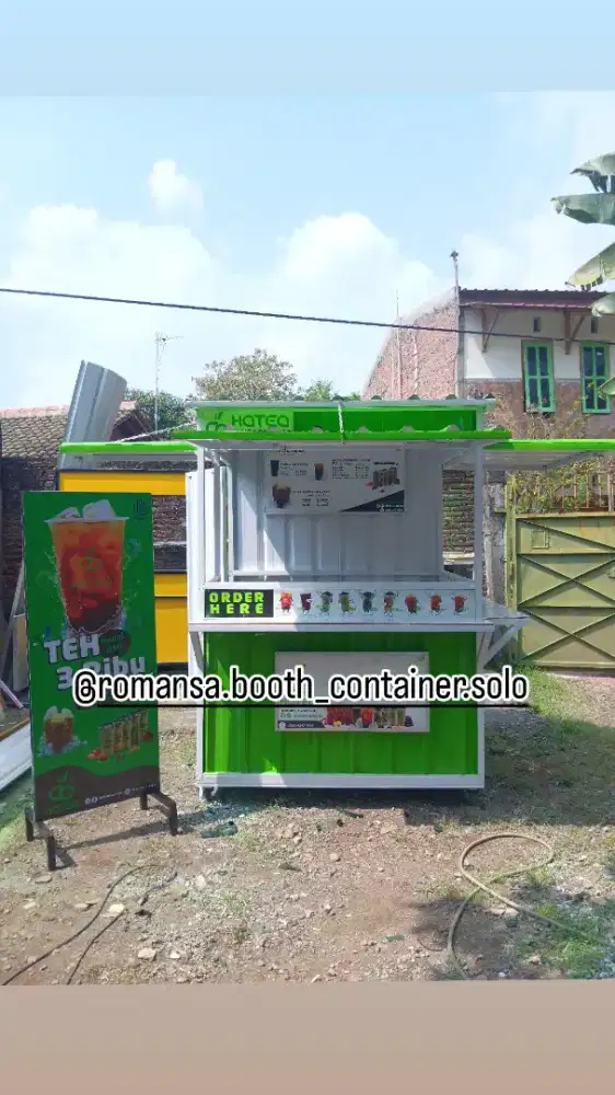 Booth container