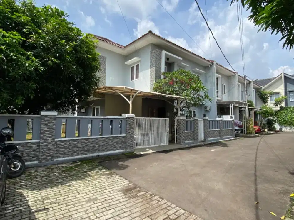 RUMAH POJOK TANAH LUAS DALAM CLUSTER STRATEGIS di CIPAYUNG JAKARTA TIMUR