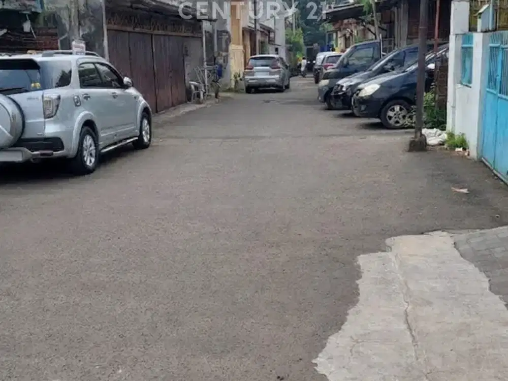 Rumah Otista Jatinegara Rapi Siap Huni Dekat Tranportasi Umum