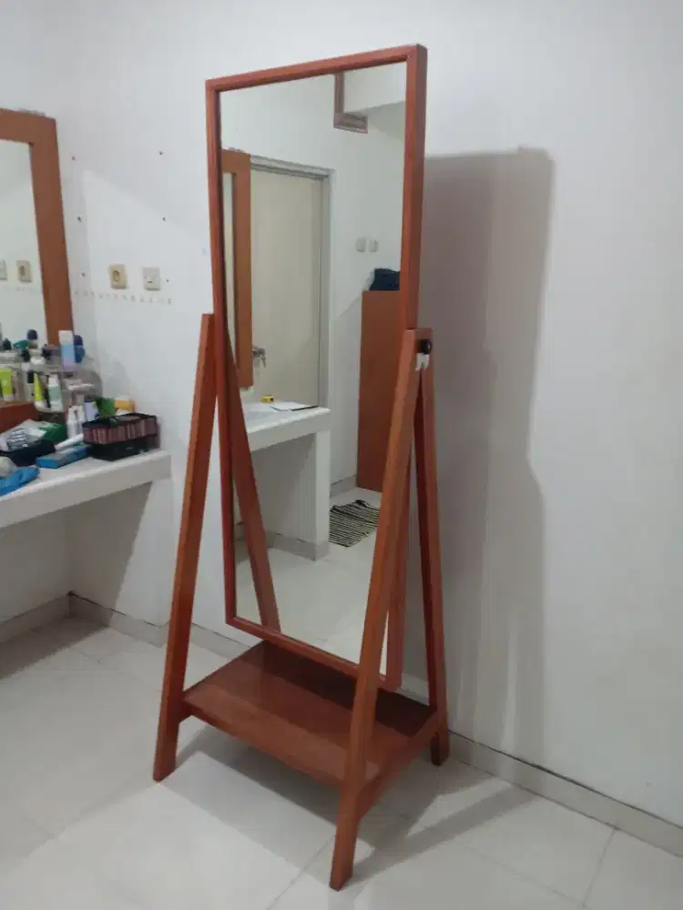 Bingkai cermin berputar