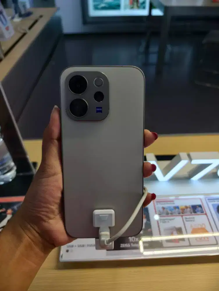 Vivo V70 8/256 GB