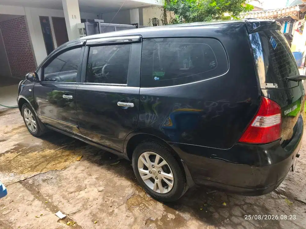 Nissan Grand livina 2011 Bensin