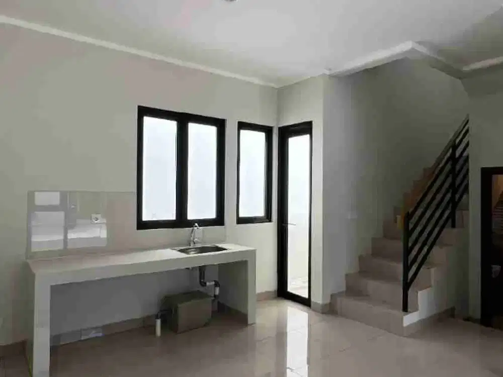 Disewakan Rumah 2 Lantai 3 KT di Cluster Regia Summarecon Crown Gading