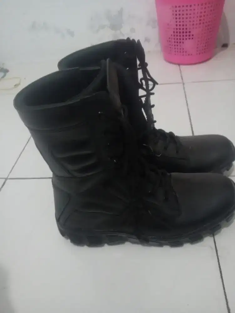Sepatu pdl ukuran 41