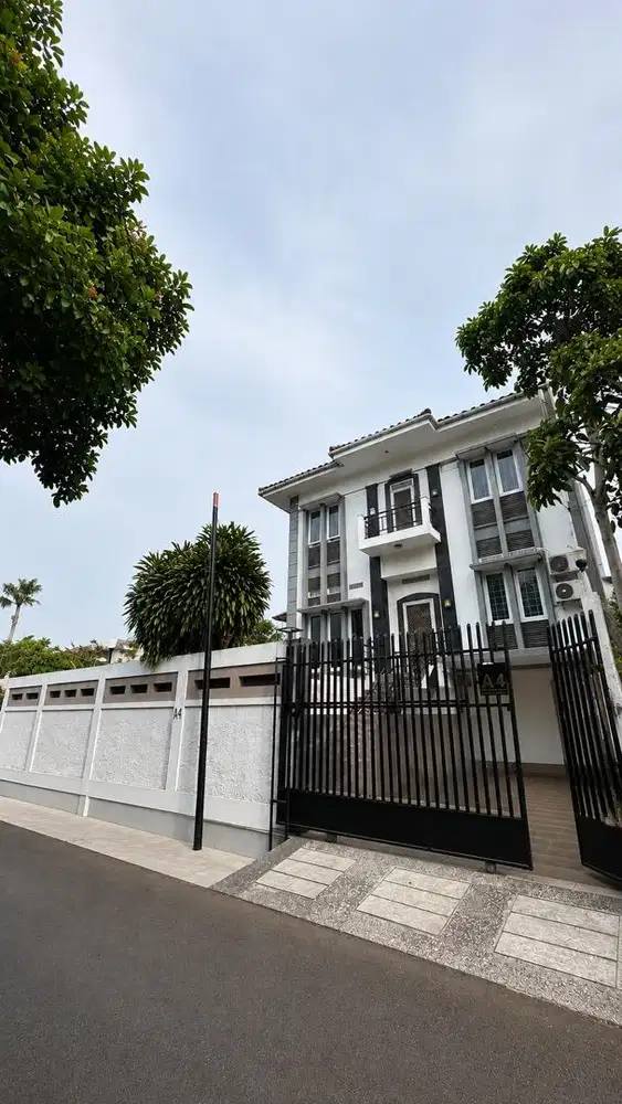 Rumah Mewah Ada Swimmingpool Di Bangka Jakarta Selatan