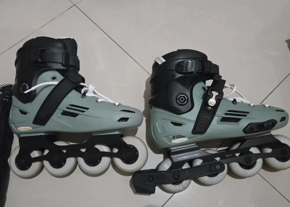 INLINE SKATE OXELO LIKE NEW. SEPATU RODA OXELO SIZE 44