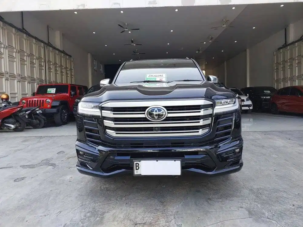 TOYOTA LANDCRUISER VXR 300 4X4 3.5 AT MATIC DIESEL 3500 CC TAHUN 2023