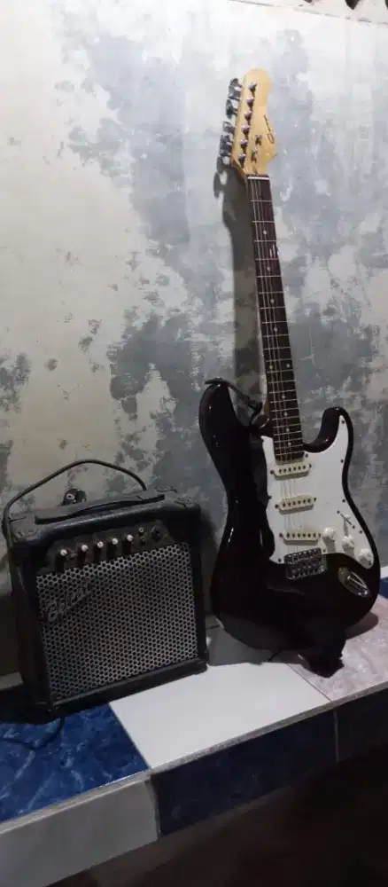 Gitar listrik bagus siap pakai nominus masi cakep