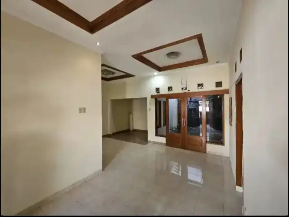 RUMAH MURAH JARANG ADA AKSES 2 MOBIL LOKASI STRATEGIS DKT GRIYA DI ANTAPANI