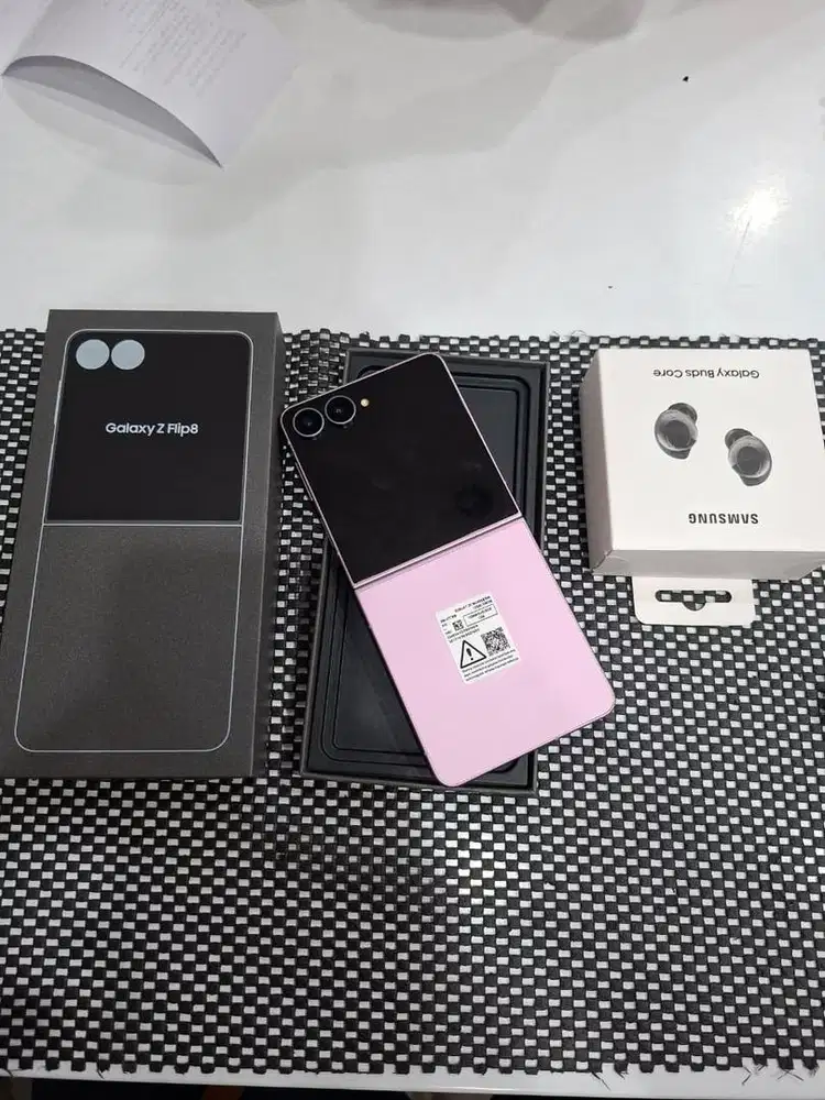 SAMSUNG ZFLIP 8 ( PROMO FREE BUDS CORE )