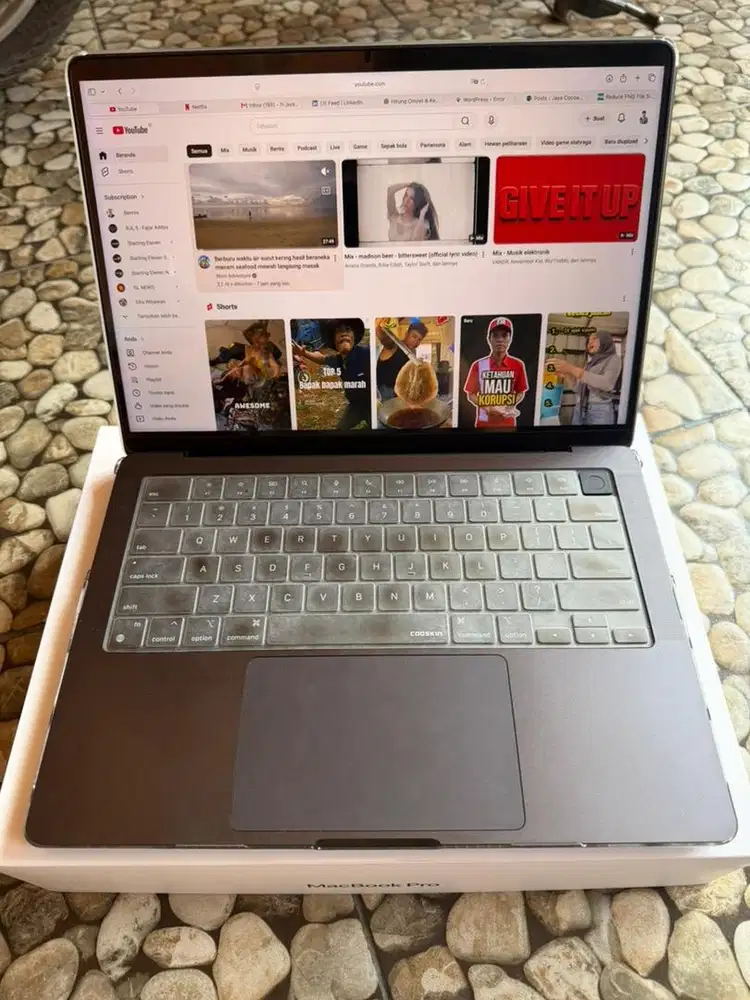 Macbook pro m4 nego