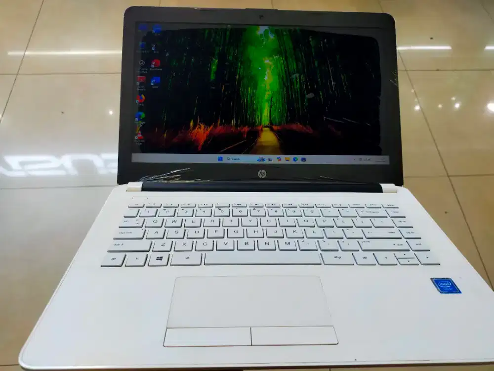 Dijual laptop HP 14-bs Intel n3060 ram 8GB SSD 256GB Win 11 siap pakai