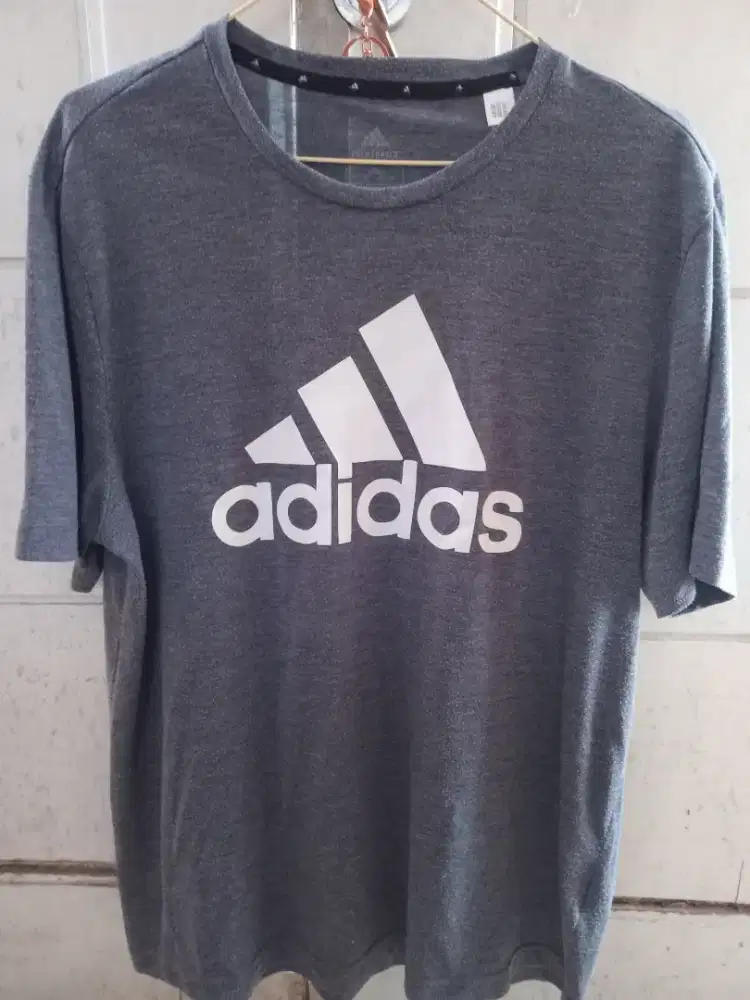 Kaos adidas ukuran L mulus
