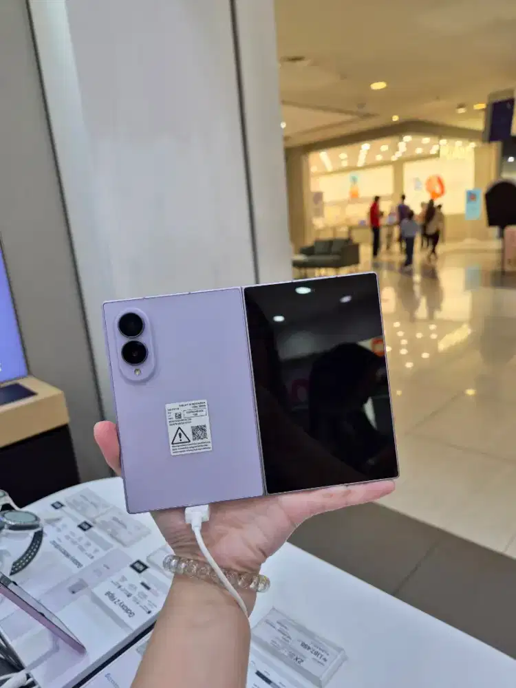 SAMSUNG GAALXY ZFOLD 8