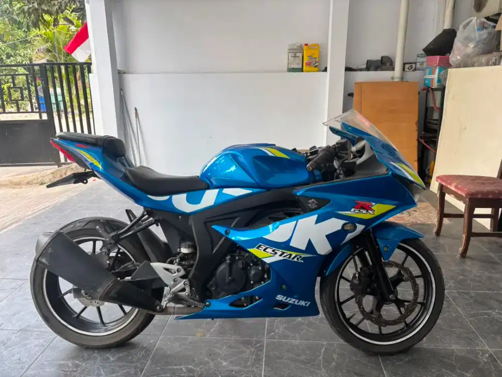Dijual sepeda motor GSX-R150 warna biru