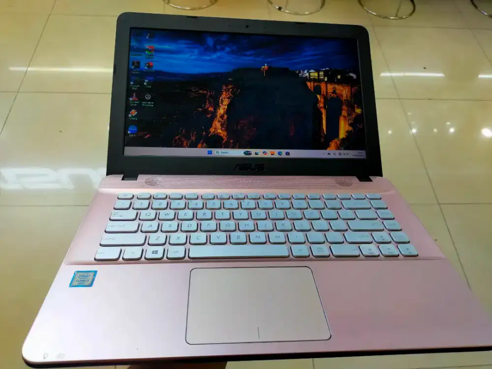 Dijual laptop Asus X441UA Intel i3 gen 6 ram 8GB SSD 128 HDD500 MULUS