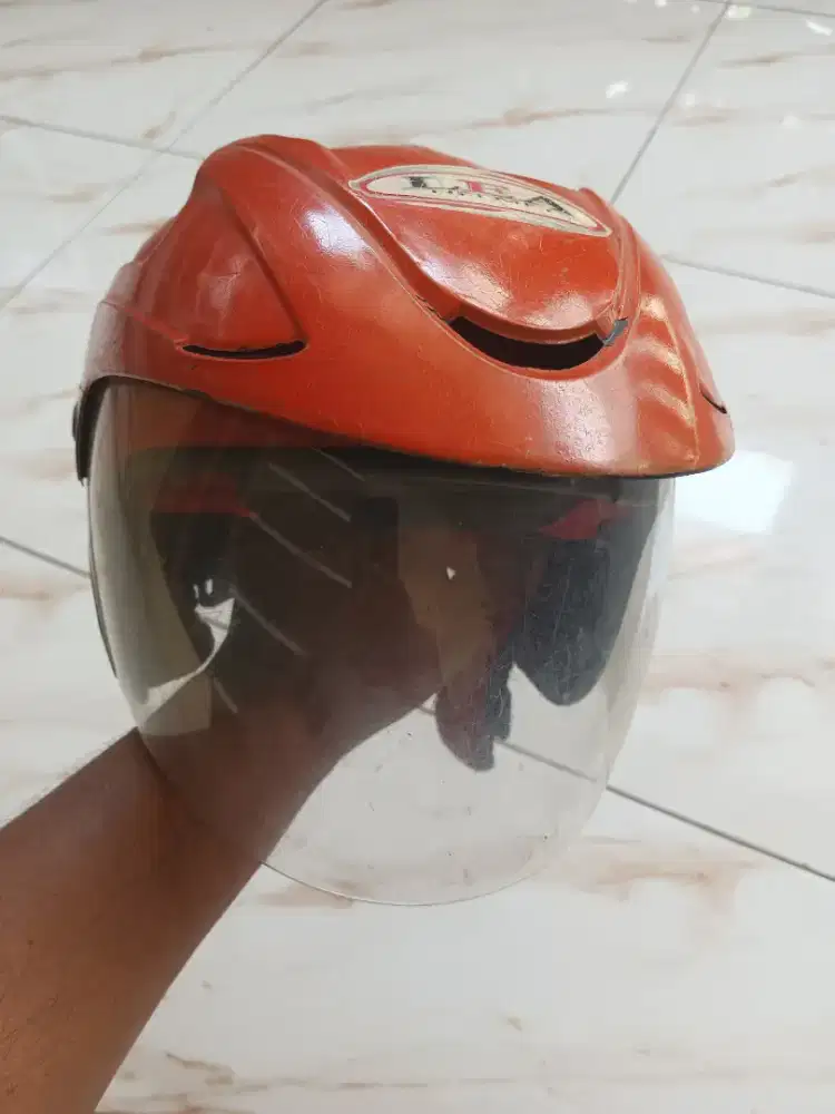 Helm kecil untuk anak