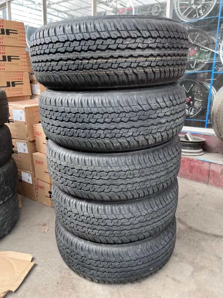 Ban Dunlop 265/65 R17 copotan mobil baru tahun 2025