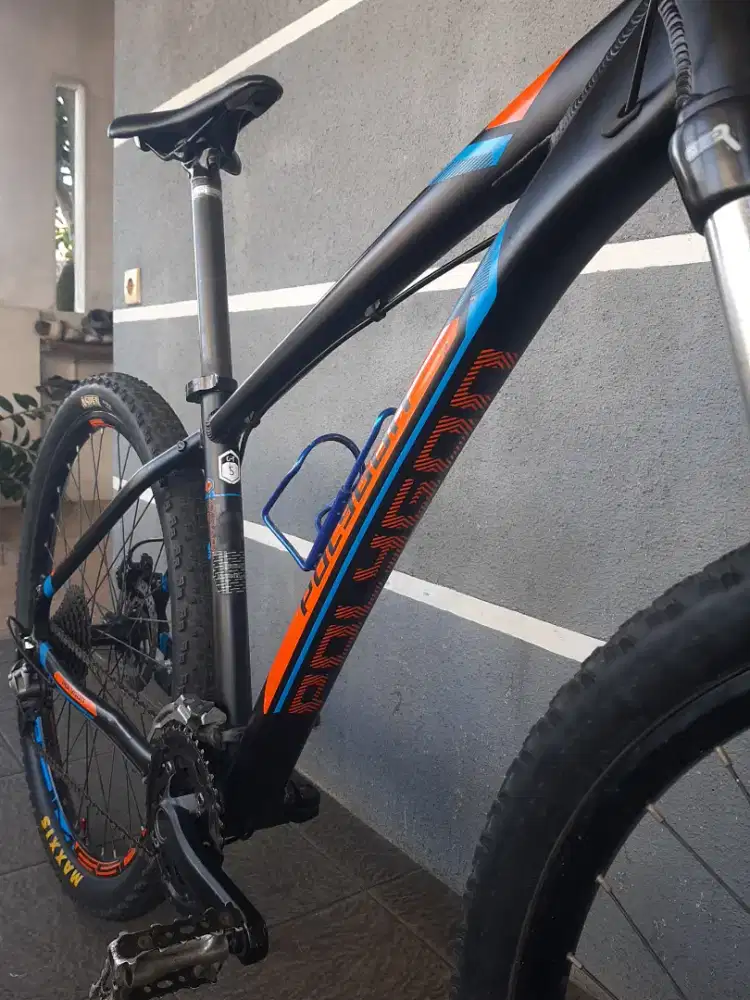 Sepeda Gunung MTB POLYGON XTRADA 5 SHIMANO ALIVIO rem hidrolik SHIMANO