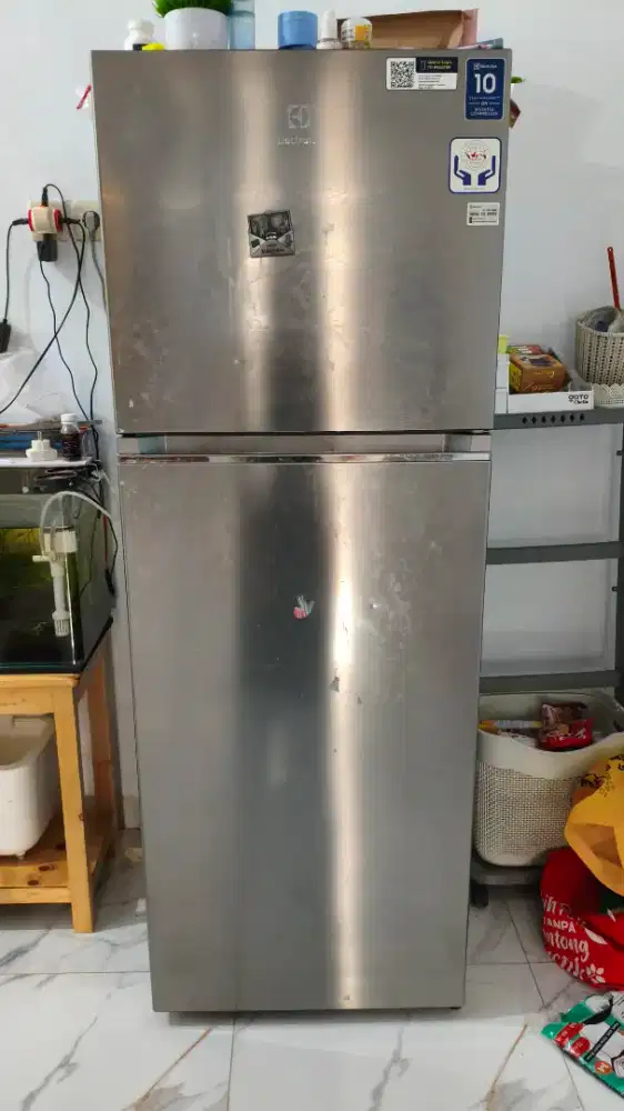 Kulkas 2 pintu inverter electrolux