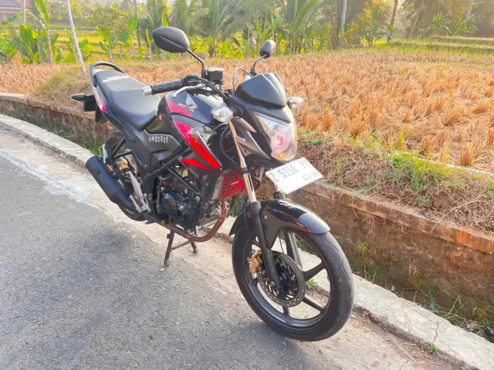 Honda CB150R StreetFire old