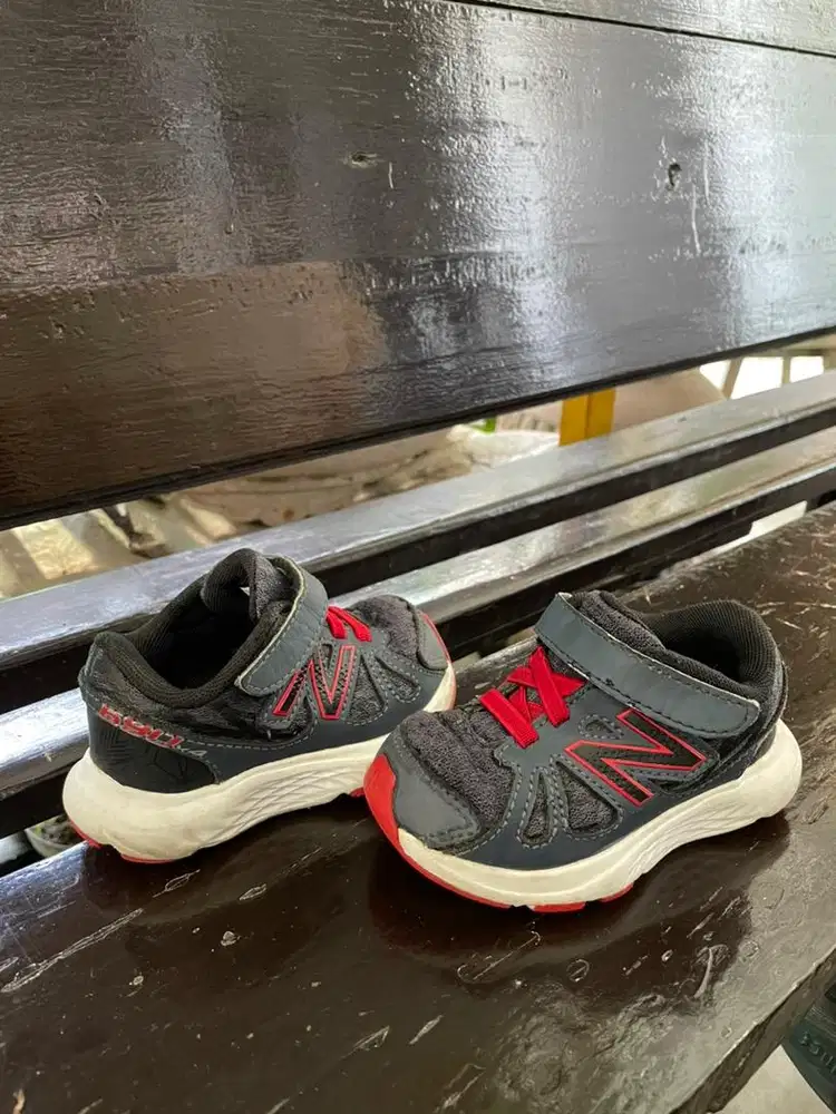 Sepatu anak new balance prewalker