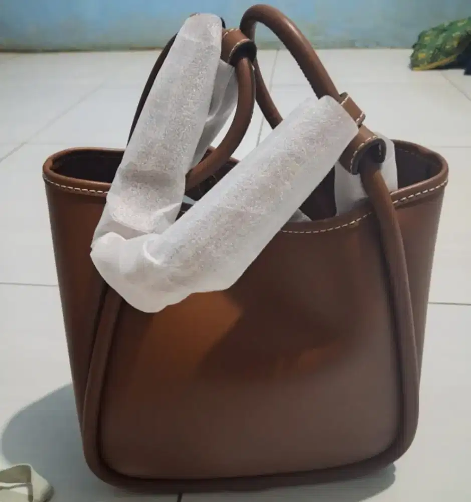 Tas wanita Charles&keith