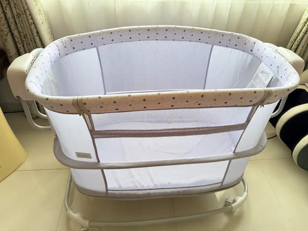 Dijual keranjang bayi otomatis baby bassinet