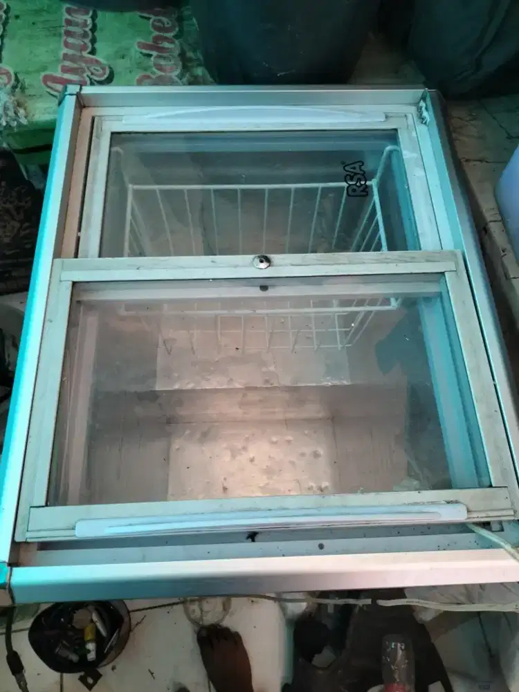 Freezer dan swocase normal dingin