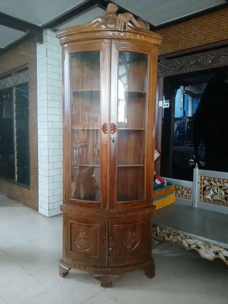 Lemari Pojok atau Sudut