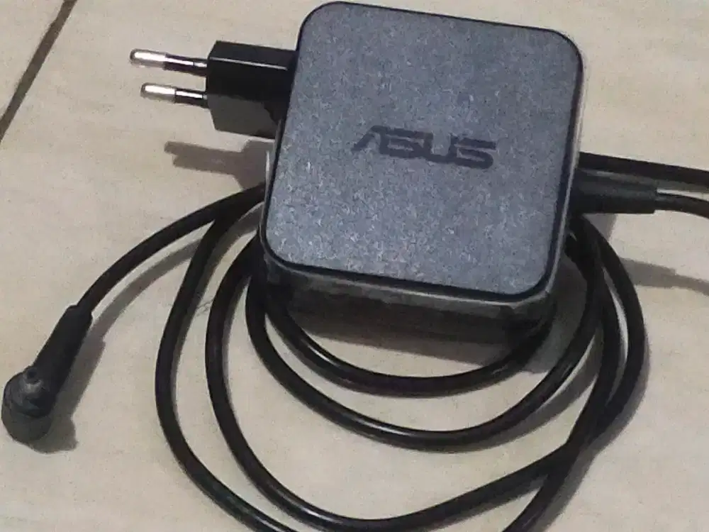AC Adaptor Asus Origina tipe ADP - 45BWA 19V.(Bekas).