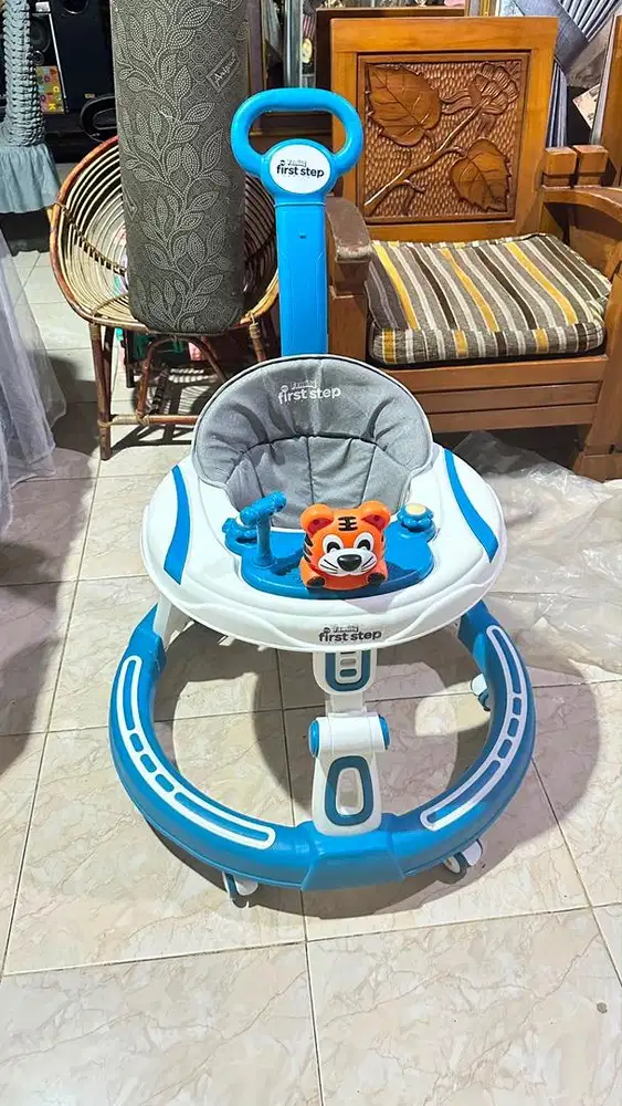 Jual alat bantu jalan bayi/Baby walker