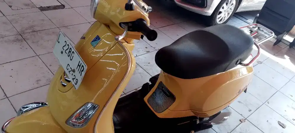 Dijual vespa lx 125 kuning