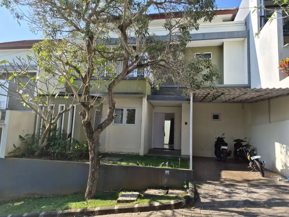 RUMAH 2 LANTAI DALAM KOMPLEKS SHM BAWAH PASARAN DI JIMBARAN