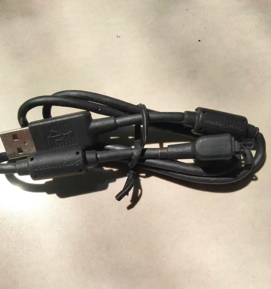 Kabel charger Sony Ericsson jadul