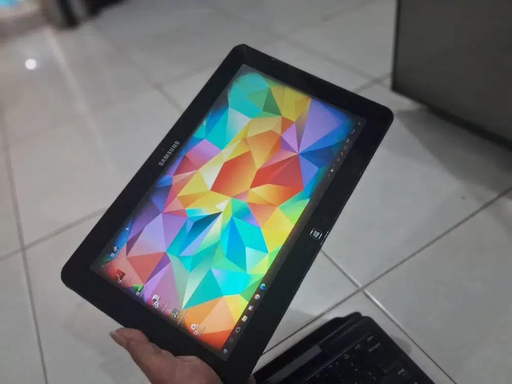 Core i5 SSD 128GB 4GB Laptop Tablet TouchScreen Dual CAMERA Win Ori