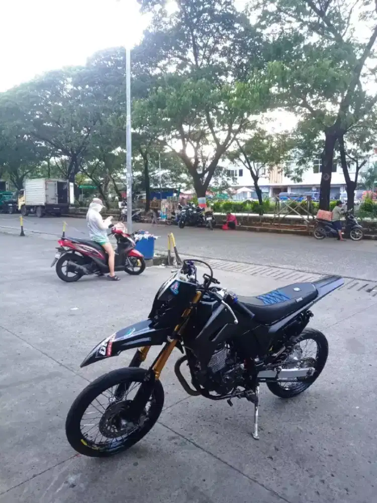 HONDA CRF 2019 warna hitam polos