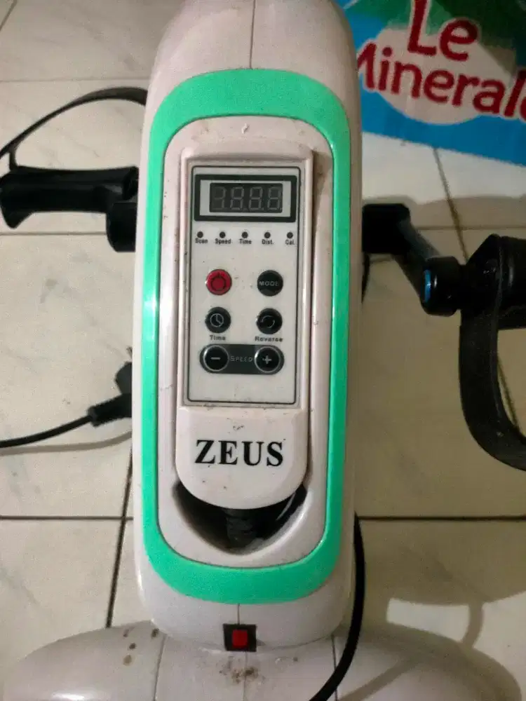 Alat terapi kaki merk  dan kursi roda elektrik
