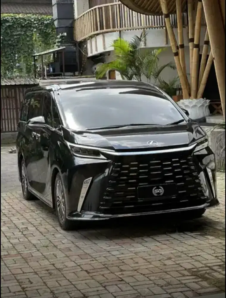 Mobil Lexus LM350H