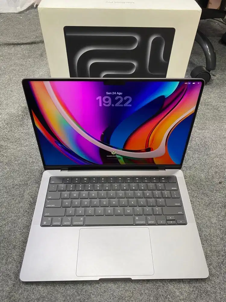 MacBook Pro M3 14 inch 1TB like new