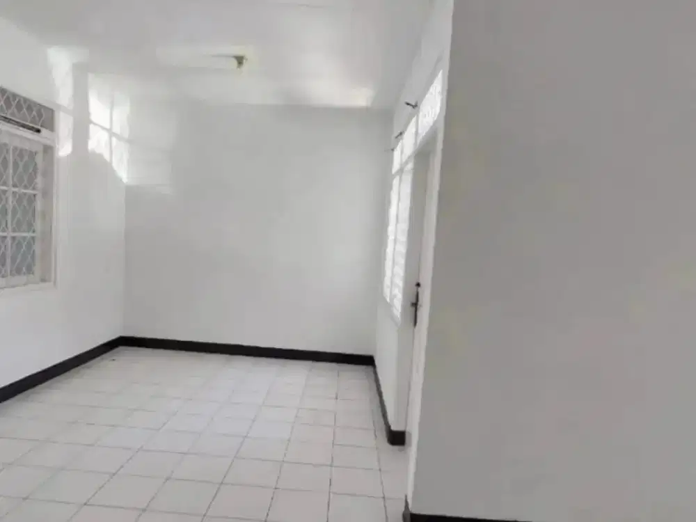 Sewa Rumah Strategis Siap Huni di Komplek Arcamanik Bandung