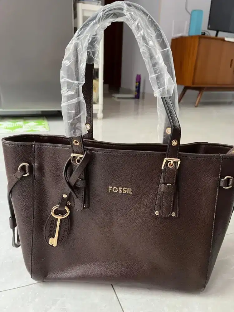 Tas Merk Fossil+Pouch warna Coffee