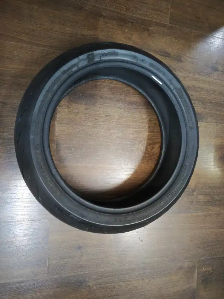 Ban Bridgestone Battlax S22 160 / 16 R17
