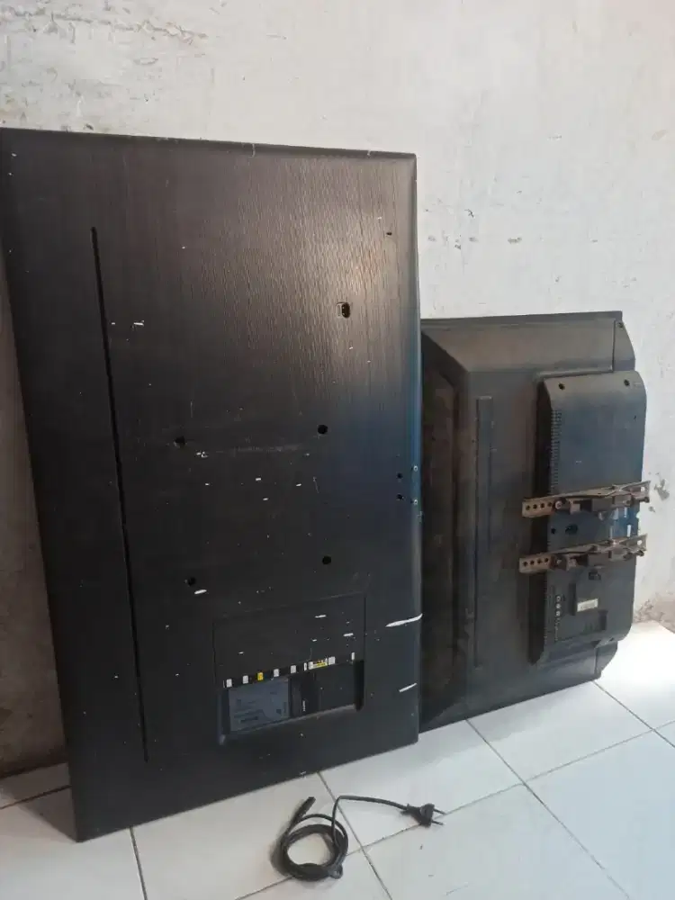 Jual 2unit tipi Samsung 43in SMART dan panasonic 32in minus.