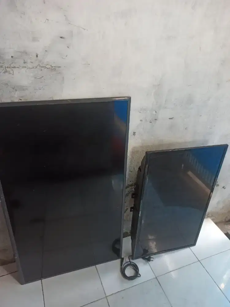 Aksesoris 2unit tivi Samsung 43in SMART dan Panasonic 32 digital minus