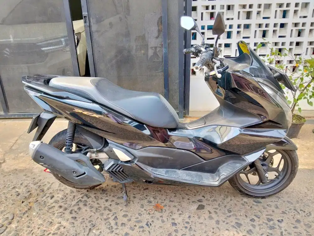 Motor Honda PCX 160CC ABS 2022 WARNA HITAM GLOSSY