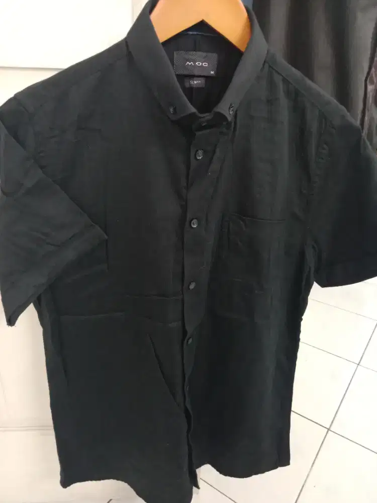 Kemeja slim fit lengan pendek pria