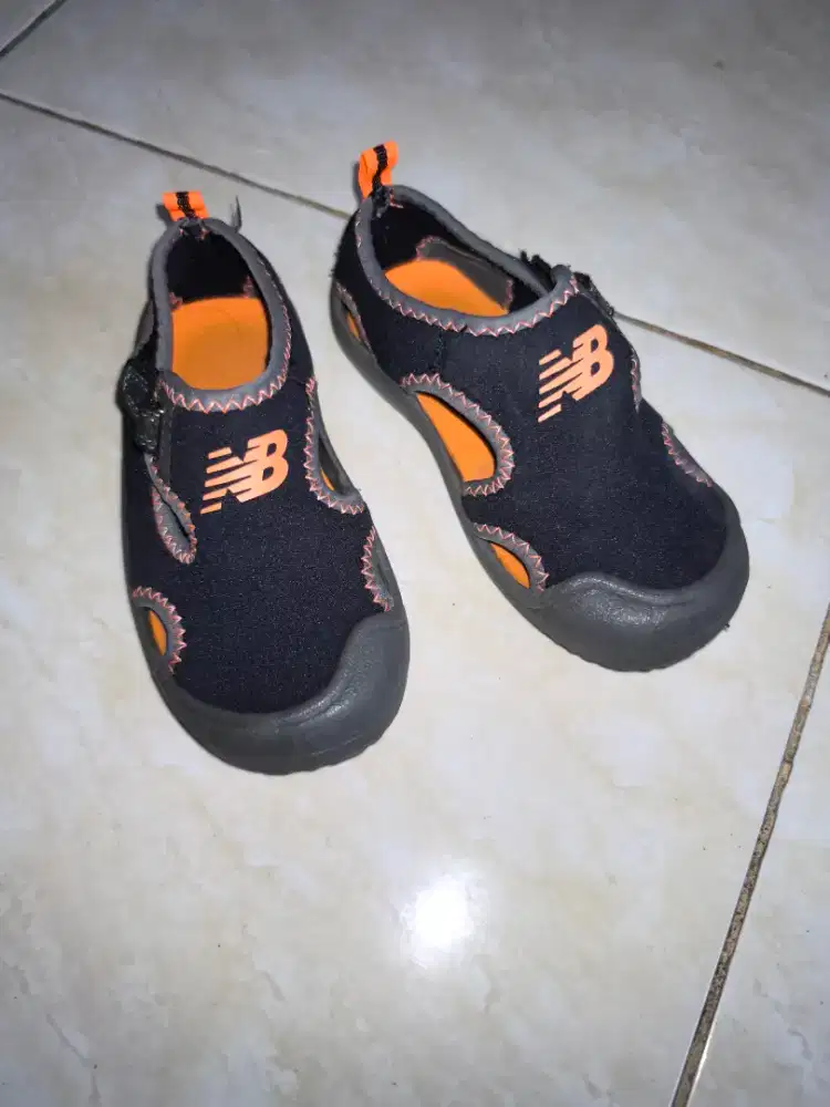 Sepatu sandal New Balance Kids cruizer