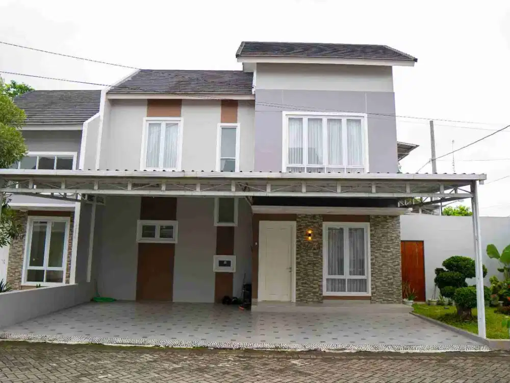 DIJUAL RUMAH MEWAH MINIMALIS 2 LANTAI FULL FURNISHED SANGAT STRATEGIS DEKAT TOL PURWOMARTANI DAN KAMPUS SADHAR / UNRIO